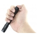 Торцевая кнопка включения фонаря Eagtac D25A2 Clicky находится удобно под большим пальцем руки пользователя